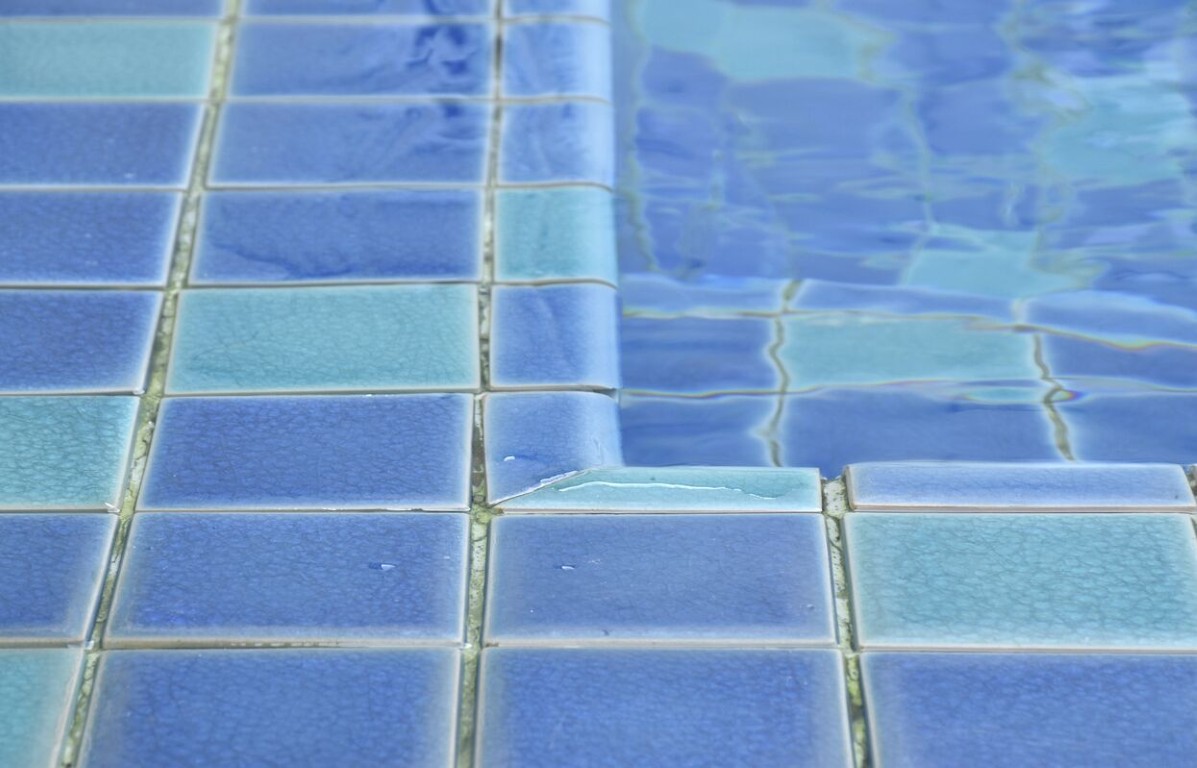 Pool Tile Cleaning & Calcium/Scale Removal in Oxnard, CA